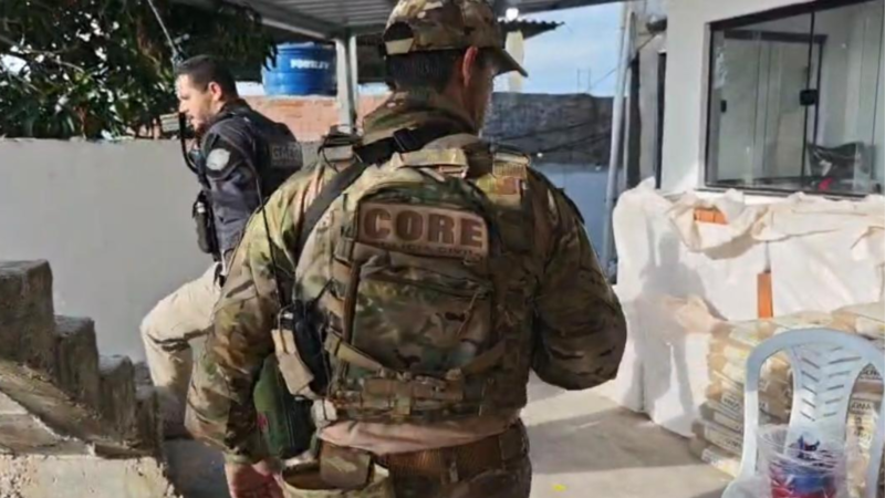 A Operação Duas Rosas II resultou na prisão de uma operadora financeira de facção baiana no Rio de Janeiro, durante ação integrada das forças de segurança.