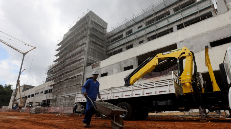 Gráfico de crescimento de empregos formais na Bahia com destaque para abril