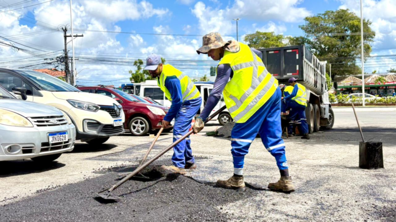 Máquinas e equipes realizam Operação Tapa-Buracos na Avenida Elmo Serejo em Simões Filho