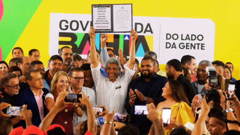 Obras de pavimentação e estrutura urbana em Uruçuca com melhorias em estrada e acesso digital