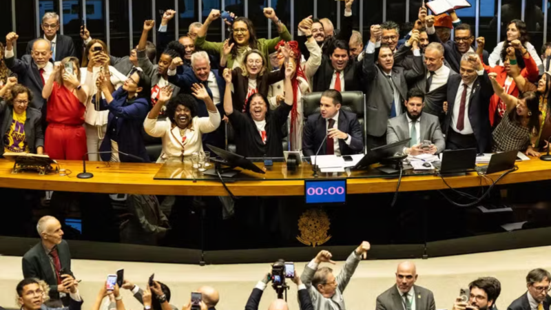 Plenário da Câmara dos Deputados durante votação de proposta sobre jornada de trabalho