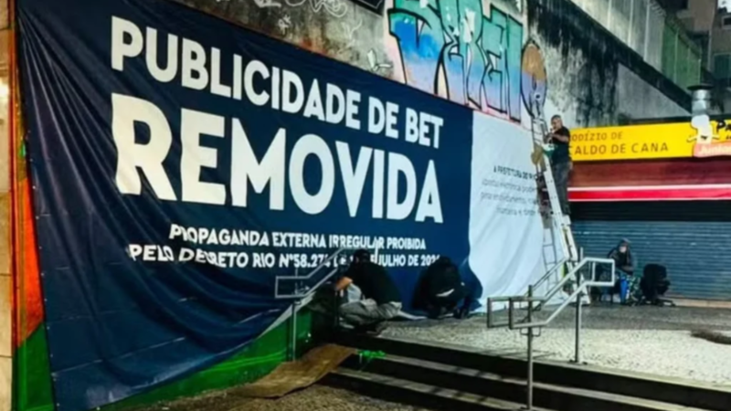 Painel urbano sem propaganda de bets no Rio de Janeiro