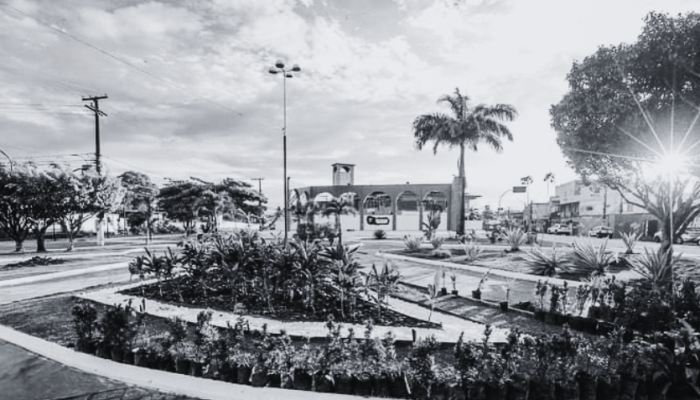 Imagem da praça central de Simões Filho