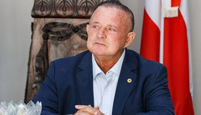 Adolfo Menezes durante entrevista em evento na sede da UPB.