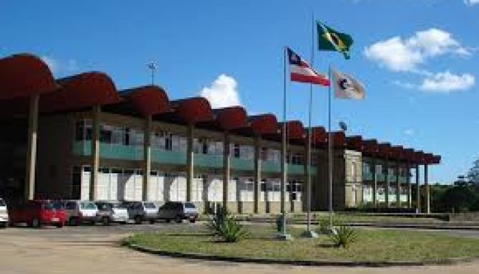 Alunos do IFBA/Simões celebram notas altas na redação do ENEM com tema sobre herança africana no Brasil.