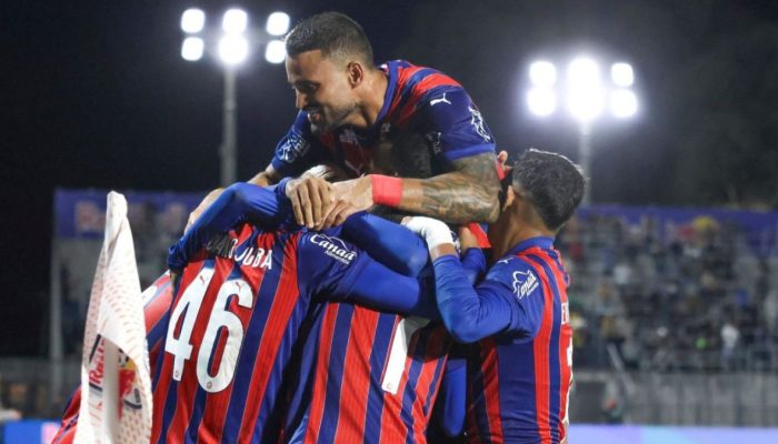 Bahia quebra tabu e goleia Bragantino fora de casa no Brasileirão