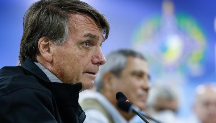 Bolsonaro ao lado de Braga Neto