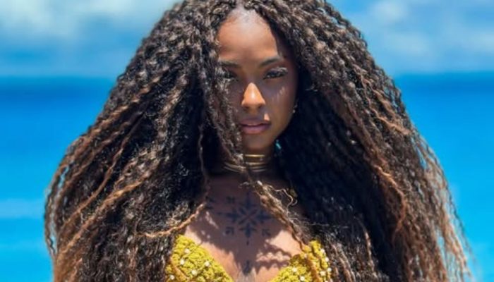 Crislayne Souza, Rainha do Carnaval de Salvador 2025, durante o desfile.