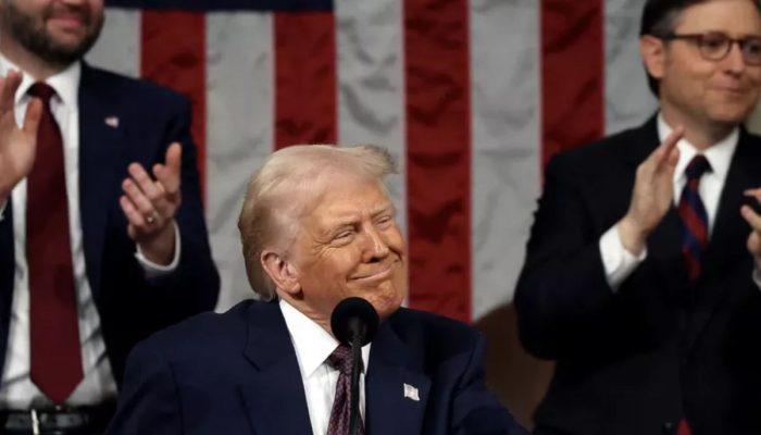Donald Trump anuncia novas tarifas contra Brasil e outros países em discurso ao Congresso