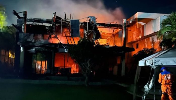 Incêndio em residência no condomínio Paraíso de Guarajuba, Camaçari.