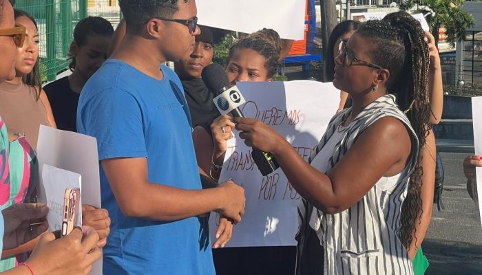 Secretária de Simões Filho propõe uso ilegal de ônibus escolares