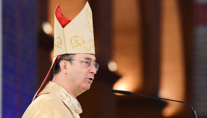 Cardeais brasileiros lideram eleição histórica para novo papa