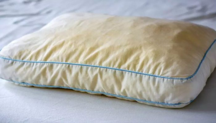 Dormir mal? Saiba os riscos de travesseiros velhos