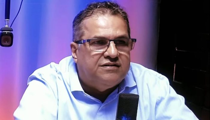 Jackson Bonfim durante entrevista no PodPensar Podcast falando sobre crime eleitoral