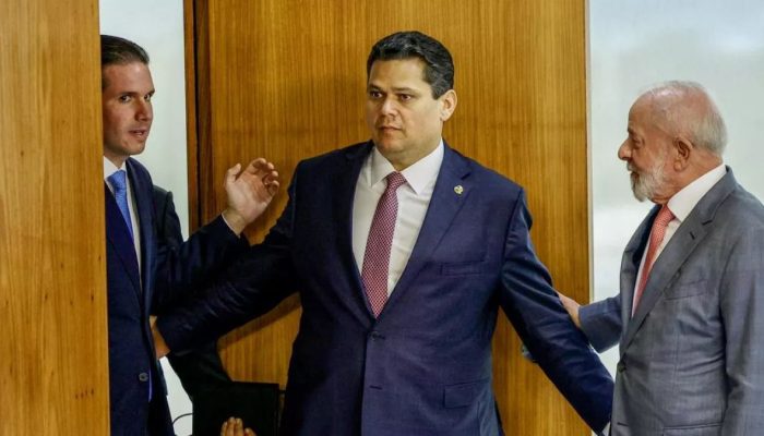 Lula telefona para Alcolumbre e Motta após derrota no Congresso