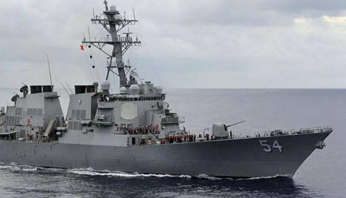 Navios de guerra dos EUA no Estreito de Taiwan monitorados pela China