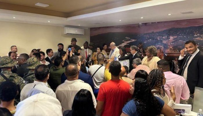 Sessão polêmica da Câmara de Ipiaú com decisão judicial que suspendeu eleição da Mesa Diretora.