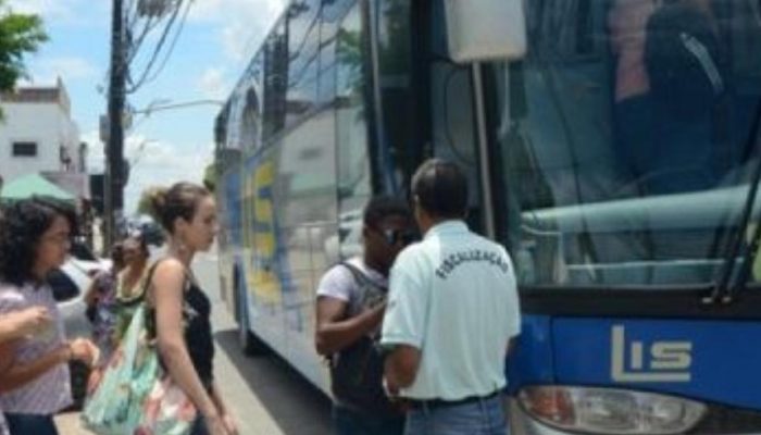 Transporte Universitário gratuito para alunos de Simões Filho.