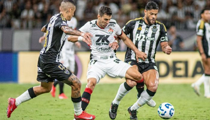 Vitória empata com Atlético-MG em jogo emocionante no Mineirão