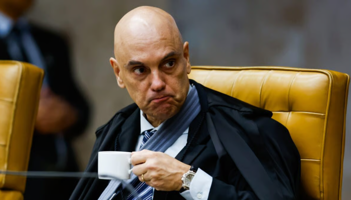 Alexandre de Moraes durante sessão do Supremo em meio a debate sobre decisões envolvendo a Receita Federal