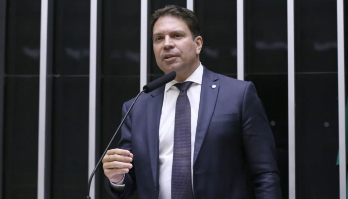 Alexandre Ramagem durante sessão na Câmara antes de ser preso nos Estados Unidos