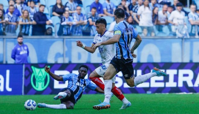 Com pênalti polêmico, Bahia perde para o Grêmio e cai na tabela do Brasileirão
