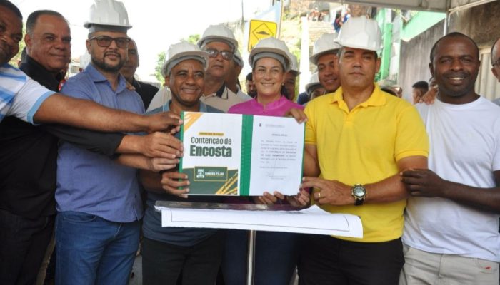 Obra de contenção na Estrada de Candeias em Simões Filho com destaque para indicação do vereador Bombeiro Motta