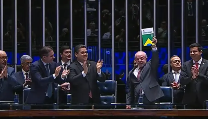 Com Lula presente, Congresso promulga fim da escala 6×1