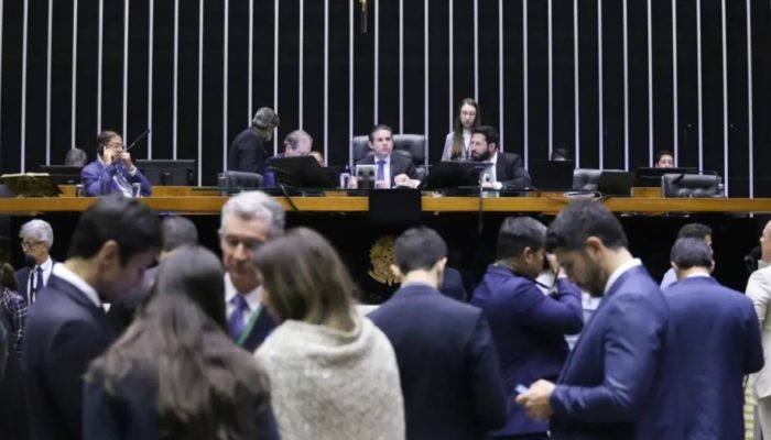 Líderes do centrão e bolsonaristas articulando acordo para limitar ações do Judiciário no Congresso Nacional