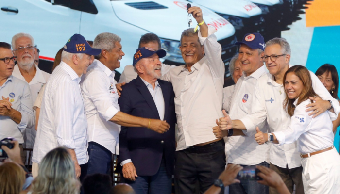Entrega de ambulâncias e equipamentos do PAC Saúde com Lula e Jerônimo Rodrigues em evento em Salvador