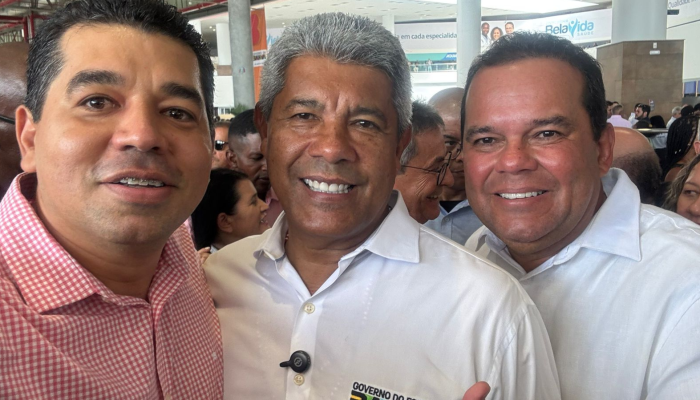 Ferdnand Andrade em evento político ao lado de lideranças durante articulação para eleições de 2026