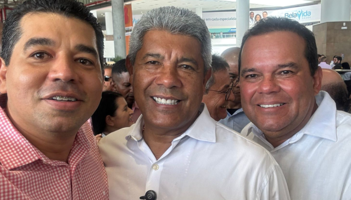 Ferdnand Andrade ao lado do governador Jerônimo Rodrigues durante inauguração da nova Rodoviária da Bahia