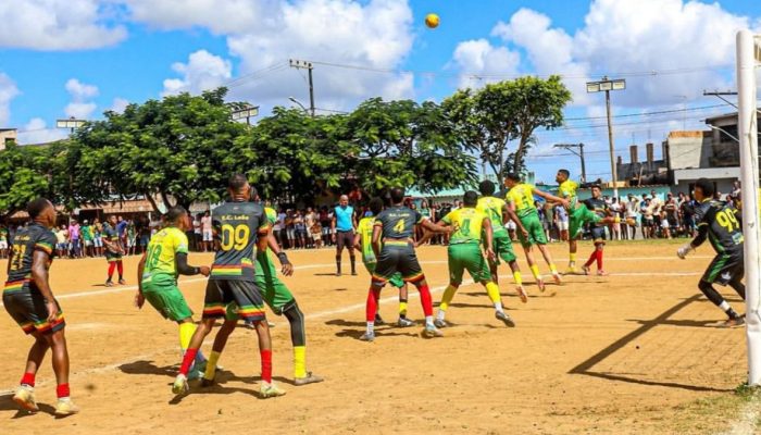 Ouro Verde vence Leão na final da Copa CIA 2025 em Simões Filho. Evento reuniu torcedores e destacou futebol amador local.