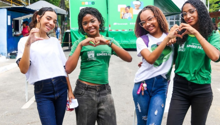 A Prefeitura de Simões Filho, por meio da Secretaria de Juventude, realizou a ação StartJuv para marcar o início do ano letivo da rede pública municipal.