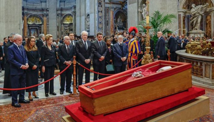 Lula participa do funeral do Papa Francisco e presta homenagem na Basílica de São Pedro