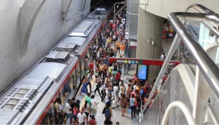 Rui Costa discursa na inauguração da nova Rodoviária de Salvador ao anunciar estudos para expansão do metrô.