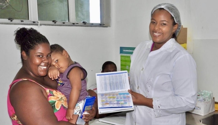 Moradores recebem vacina contra influenza em unidade de saúde de Simões Filho