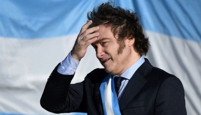 Manifestantes reprimidos durante protesto contra governo Milei na Argentina