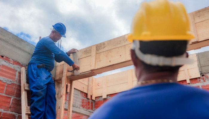 Obras da nova Creche Modelo no Recanto do Sol em fase de construção com estrutura em andamento