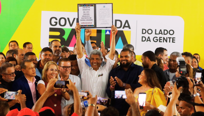 Obras de pavimentação e estrutura urbana em Uruçuca com melhorias em estrada e acesso digital