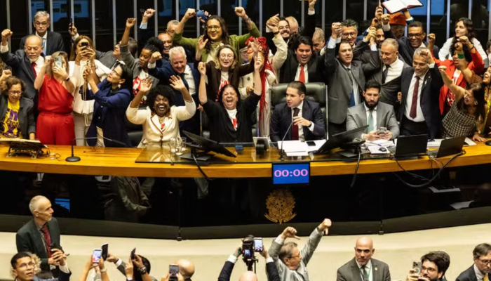 Plenário da Câmara dos Deputados durante votação de proposta sobre jornada de trabalho