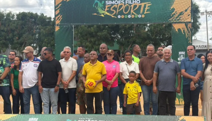 Prefeito Del Soares durante abertura da 27ª Copa CIA de Futebol em Simões Filho.