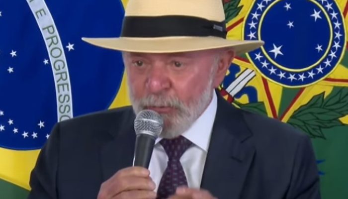 Presidente Lula sanciona lei sobre celulares nas escolas
